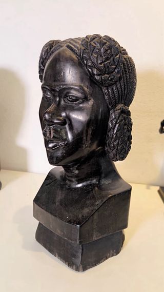 Busto africano mujer madera tallada