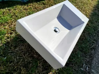 Lavabo blanco de cerámica