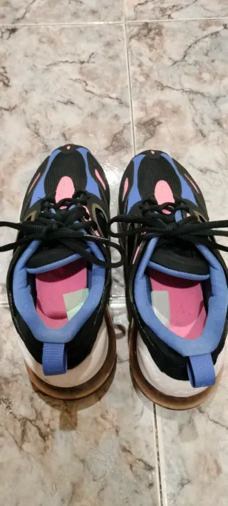 Zapatillas Nike Mujer Negras, Azules y Rosas