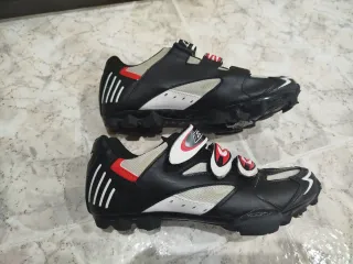 Zapatillas MTB marca B-PRO con calas Shimano