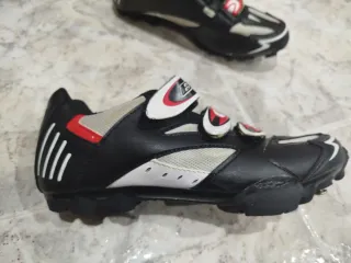 Zapatillas MTB marca B-PRO con calas Shimano