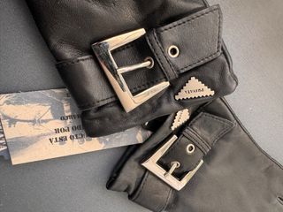 Guantes de piel Privata negros con hebilla