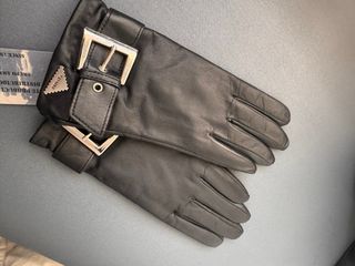 Guantes de piel Privata negros con hebilla