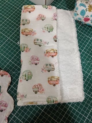 Set de baberos y paños para bebé