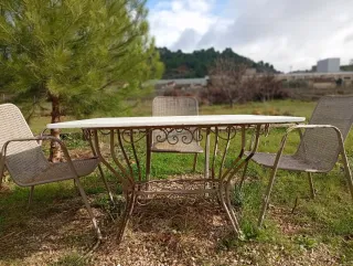 Tavolo in ferro battuto e marmo + 3 sedie