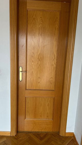 Puerta interior de madera