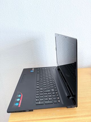 Lenovo 15.6'' i5 1TB SSD 8GB RAM + Office 2021