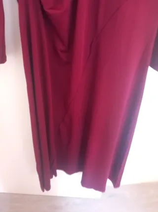 Vestido fiesta burdeos con detalle dorado