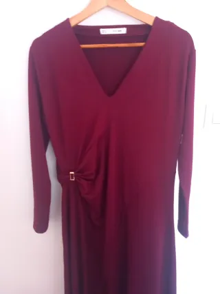 Vestido fiesta burdeos con detalle dorado