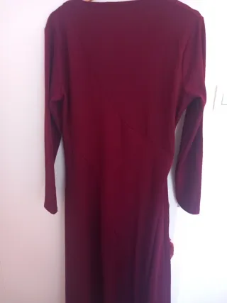 Vestido fiesta burdeos con detalle dorado