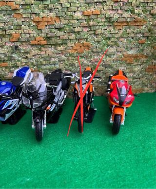 Lote de 5 motos a escala 1:18 – Maisto / NewRay