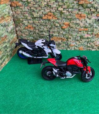 Lote de 5 motos a escala 1:18 – Maisto / NewRay