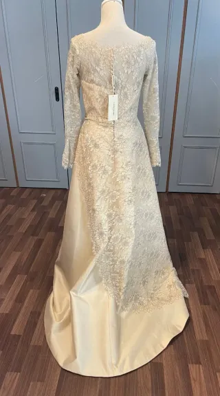 Vestido de Novia/Invitada Beige y Blanco
