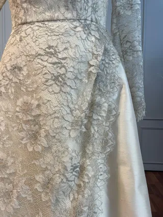 Vestido de Novia/Invitada Beige y Blanco