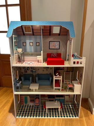 Casita de muñecas de madera