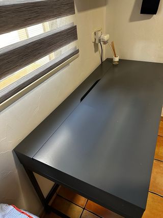 Escritorio moderno gris y negro