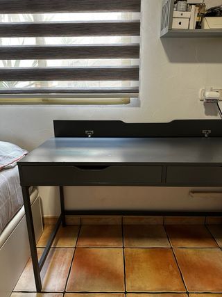 Escritorio moderno gris y negro