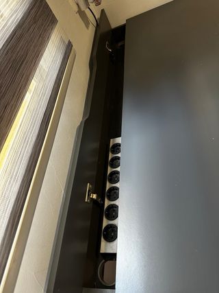 Escritorio moderno gris y negro