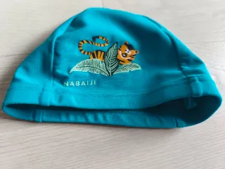 Camiseta y gorro protección solar azul