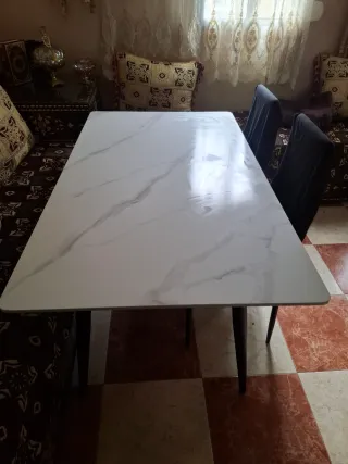 Mesa de mármol blanco y gris