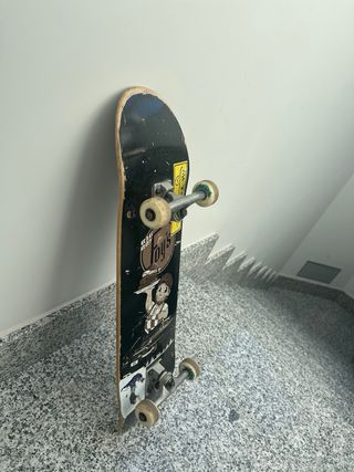 Tabla skate Deathwish con ejes Ace