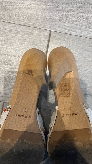 Tacchi Dolce & Gabbana con ciliegie