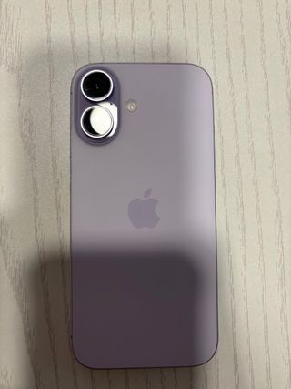 iPhone 17 lila, en muy buen estado.