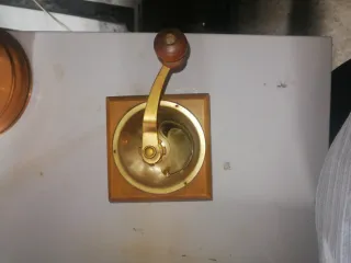 Molinillo de café antiguo madera y latón
