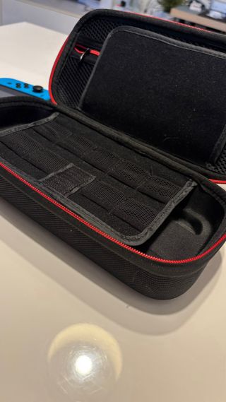 Nintendo Switch + 4 juegos + maleta