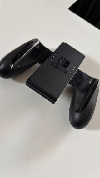 Nintendo Switch + 4 juegos + maleta
