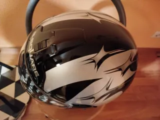 Casco integral M plateado nuevo.