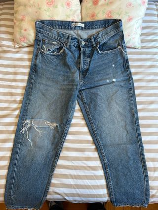 Pantalón vaquero Zara azul desgastado