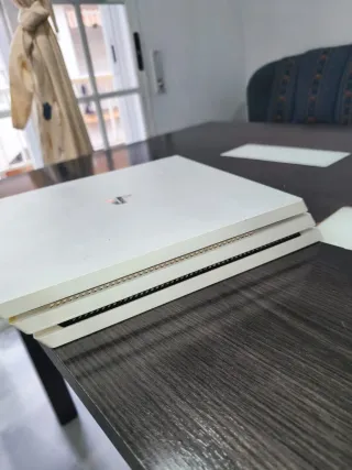 PlayStation 4 pro en muy buen estado.