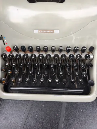 Máquina de escribir Lexicon 80 antigua