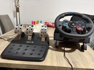 Volante y Pedales PS4/PS5/PC Logitech