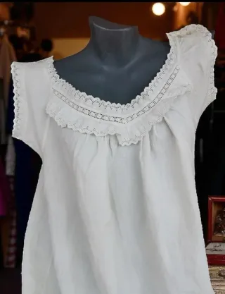 Vestido o camisón vintage  con encaje y algodon