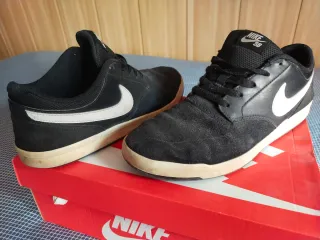 Zapatillas Nike SB Negras y Beige