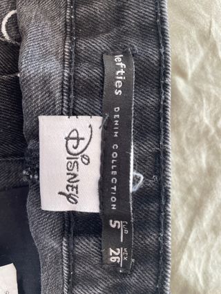 Falda vaquera negra con estampado Mickey