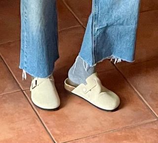 Zuecos beige clarito sin marca