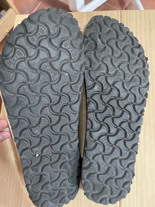 Zuecos beige clarito sin marca