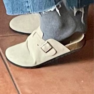 Zuecos beige clarito sin marca