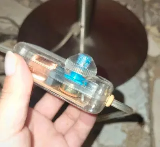 Lampada da tavolo con potenziometro