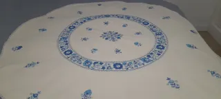 Mantel bordado a mano,camino y cojines a juego
