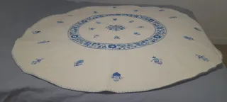 Mantel bordado a mano,camino y cojines a juego