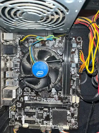 Torre PC Asus. Todo completo por 50 euros.