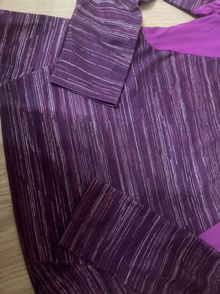 Camiseta deportiva morada sin estrenar