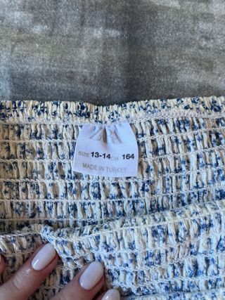 Falda corta niña estampada con pantalón