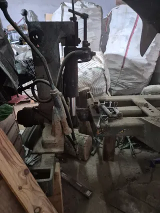 Arado agrícola de tres rejas