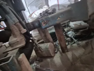 Arado agrícola de tres rejas