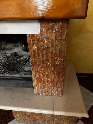 Chimenea de leña de mármol y piedra